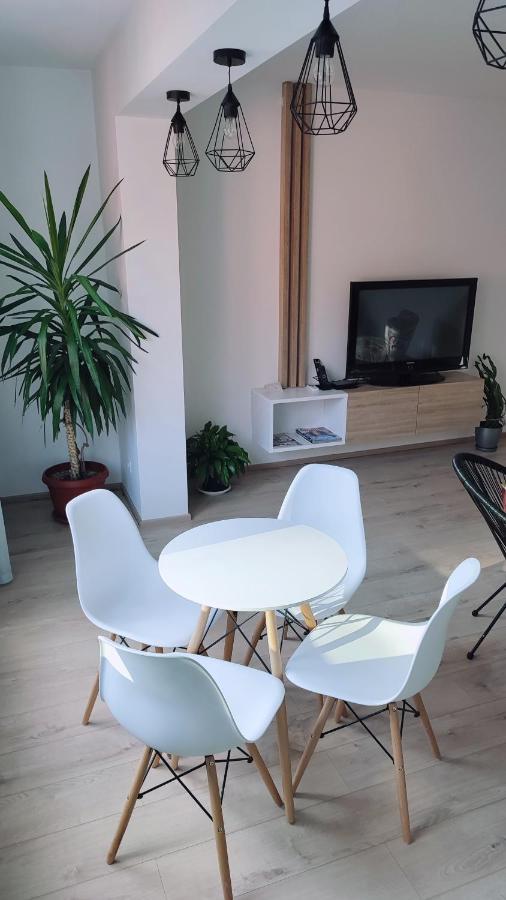 Appartement Apartman Lena à Tuzla Extérieur photo
