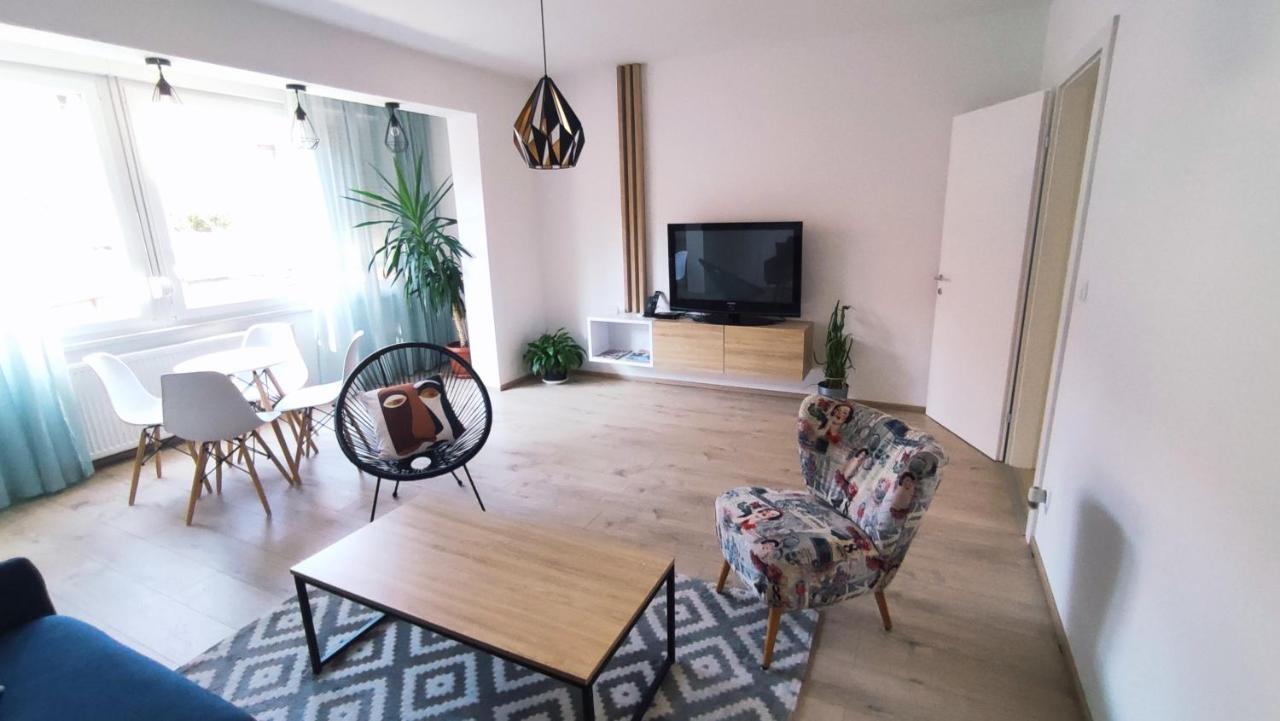 Appartement Apartman Lena à Tuzla Extérieur photo