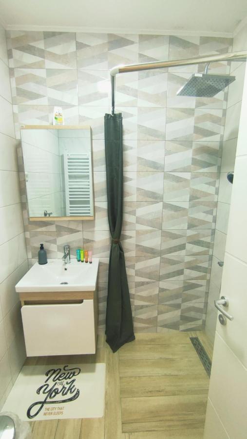 Appartement Apartman Lena à Tuzla Extérieur photo
