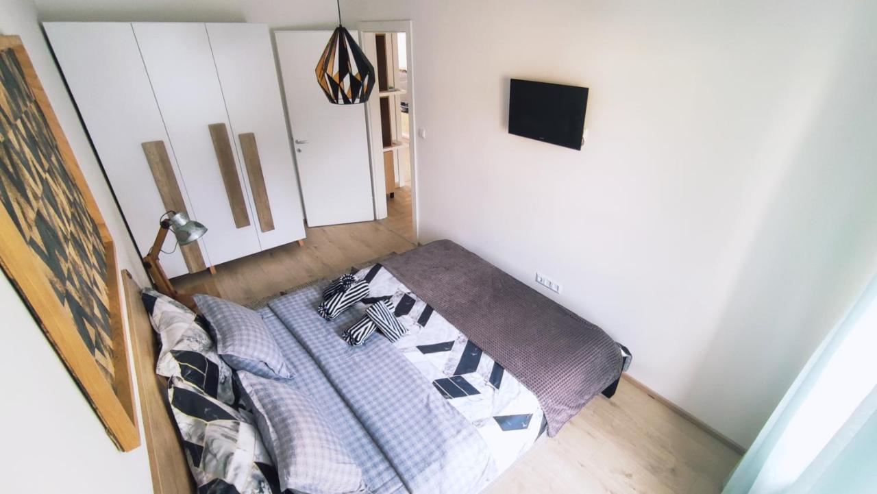 Appartement Apartman Lena à Tuzla Extérieur photo